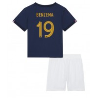 Conjunto Real Madrid Niño Camiseta y Pantalón Benzema T.10 AÑOS Replica  Oficial